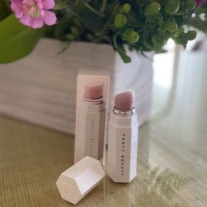 Fenty Beauty Portable Highlighter Brush 140